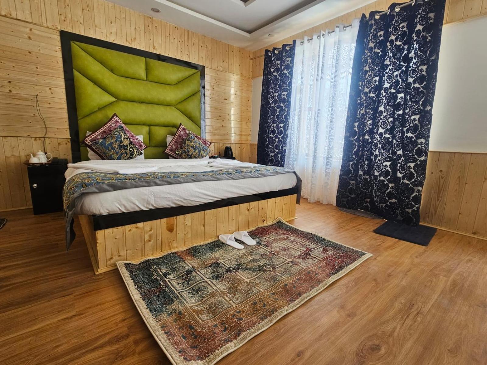 Delta View Hotel Pahalgām Buitenkant foto