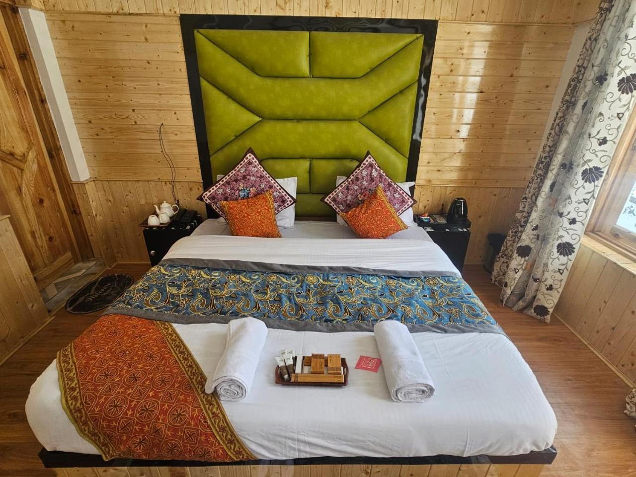 Delta View Hotel Pahalgām Buitenkant foto